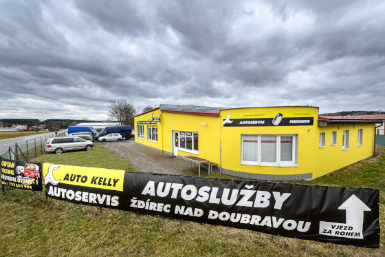venkovní pohled na autoservis